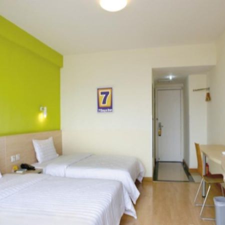 7 Days Inn Guangzhou Tianhe Yantang Metro Branch Экстерьер фото
