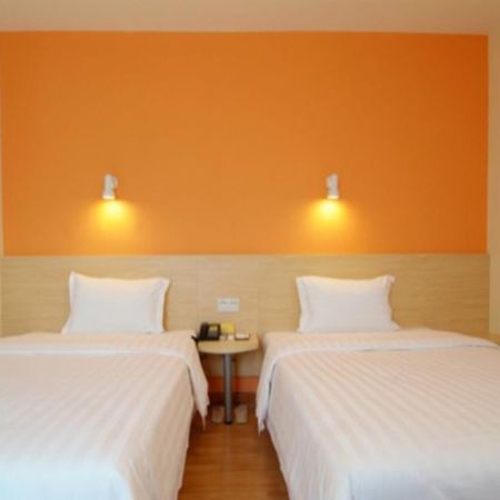 7 Days Inn Guangzhou Tianhe Yantang Metro Branch Экстерьер фото