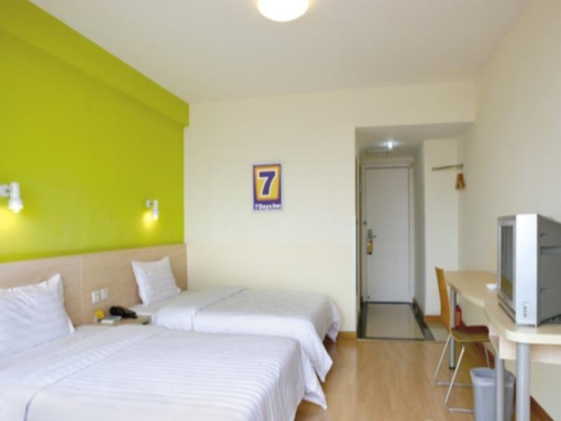 7 Days Inn Guangzhou Tianhe Yantang Metro Branch Экстерьер фото