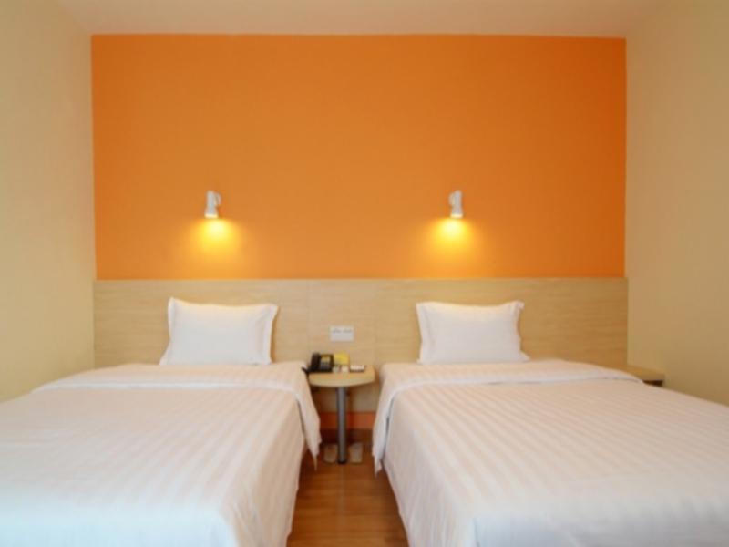 7 Days Inn Guangzhou Tianhe Yantang Metro Branch Экстерьер фото